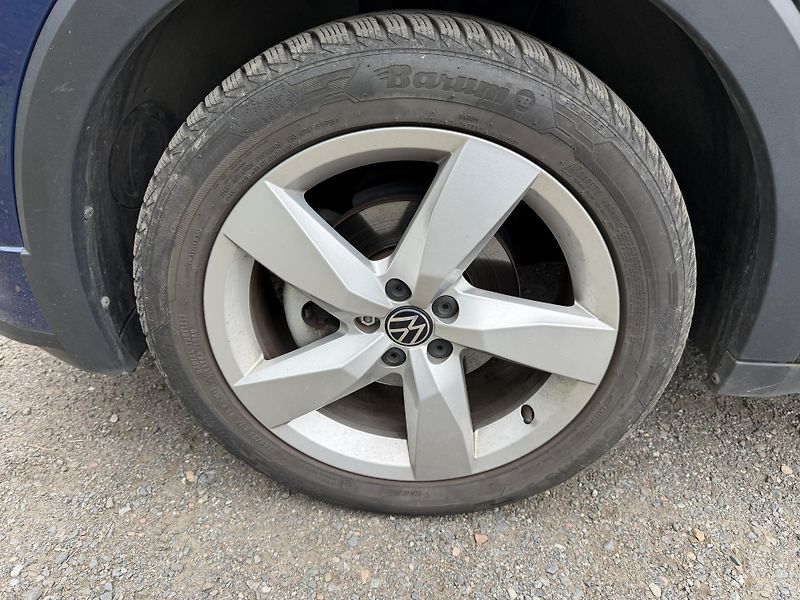 Volkswagen T-Cross 1.0 TSI R-line - fotka 21 z 23