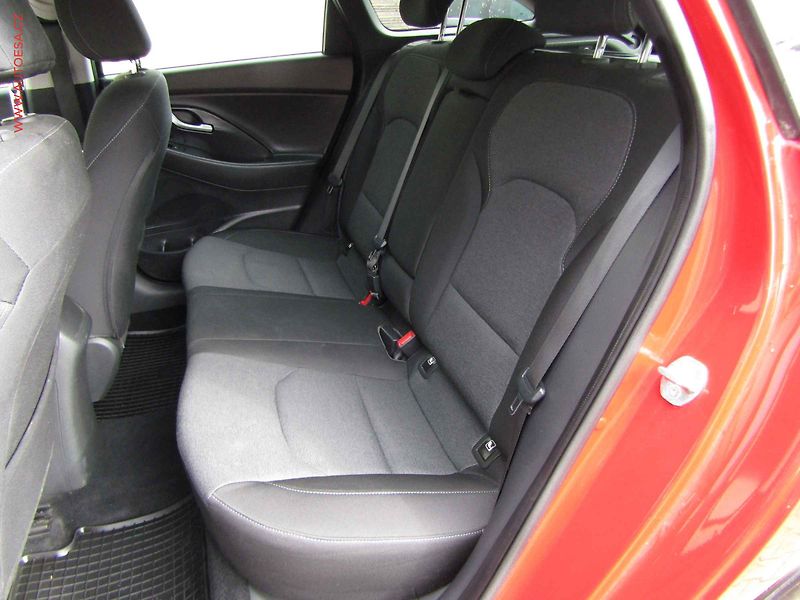 Hyundai i30 (2021) 1.0 T-GDi, 1.maj,ČR, AT - fotka 10 z 21