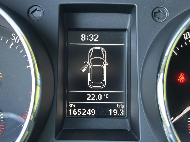 Škoda Yeti (2015) 1.2TSI/77kW * 1.Maj * 4x2  - fotka 11 z 35