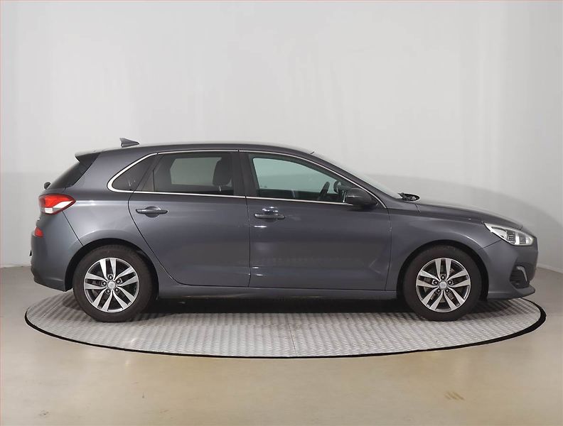Hyundai i30 (2020) 1.4 T-GDI, Serv.kniha - fotka 6 z 21