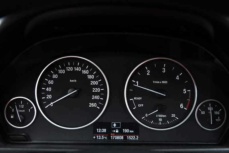 BMW Řada 3 318d (2.0) 6st, NAVI, ALU, PDC - fotka 14 z 51