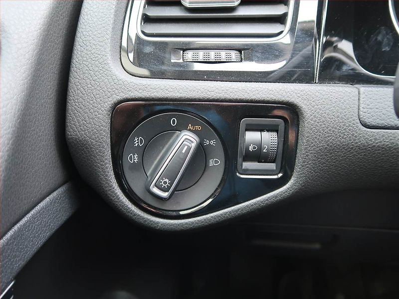 Volkswagen Golf (2014) 1.6 TDI, Navi, Tempomat - fotka 17 z 19