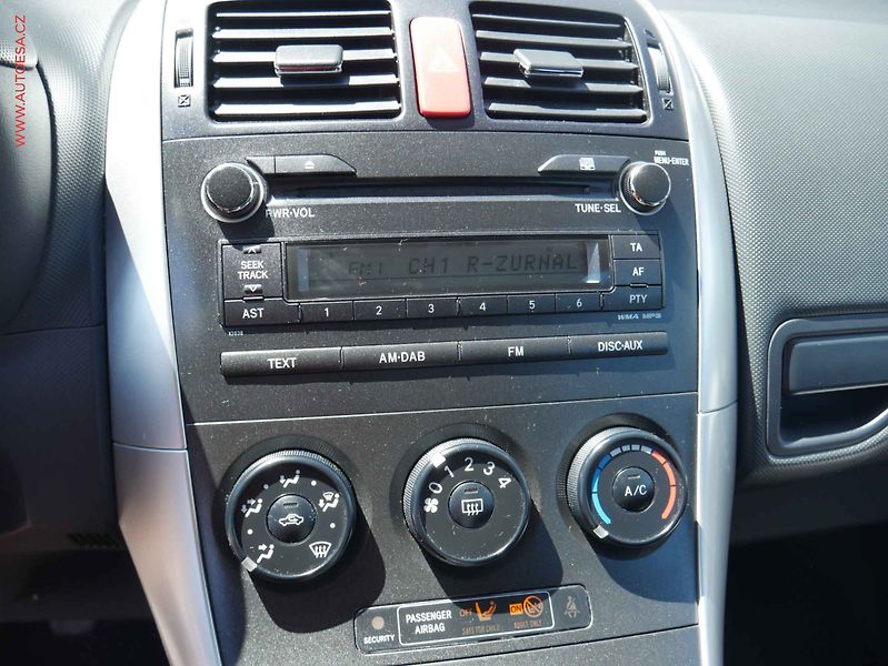 Toyota Auris (2010) 1.4D-4D, 2.maj,ČR, Klima - fotka 11 z 13
