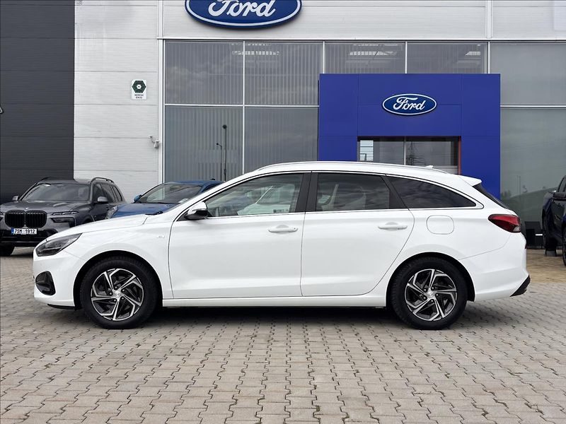 Hyundai i30 1,5 mHEV Family Smart 117kW - fotka 2 z 28