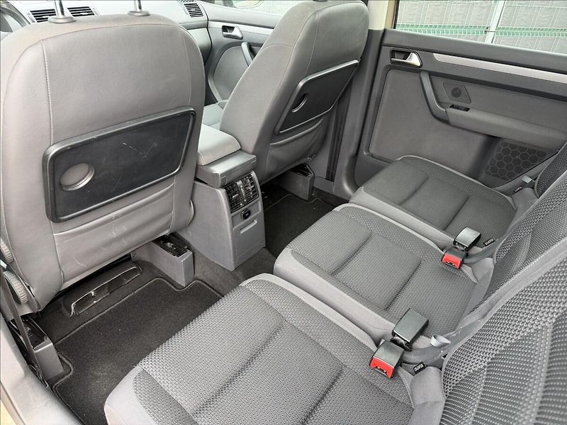 Volkswagen Touran 1.6 TDI Comfortline/Panorama/B - fotka 16 z 20