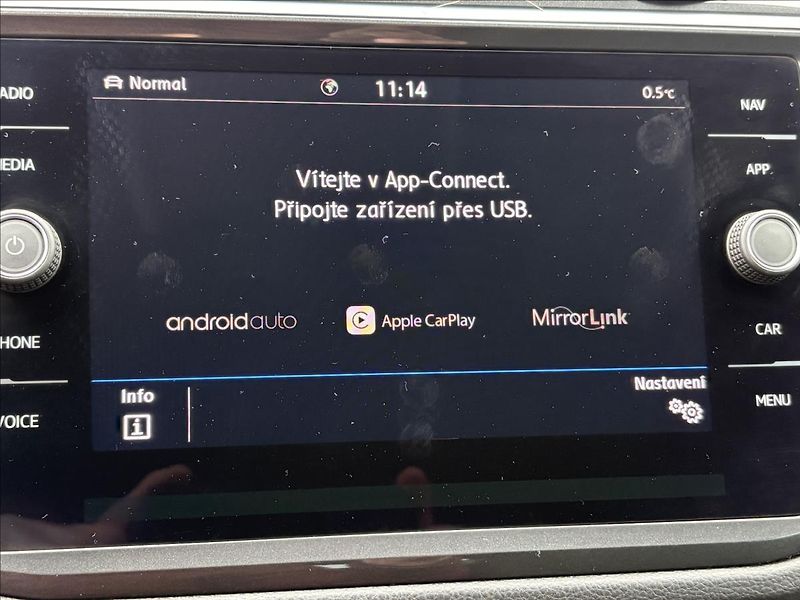 Volkswagen Tiguan 2,0 TDi 140kW 4M,Led,ACC,Highl - fotka 18 z 41
