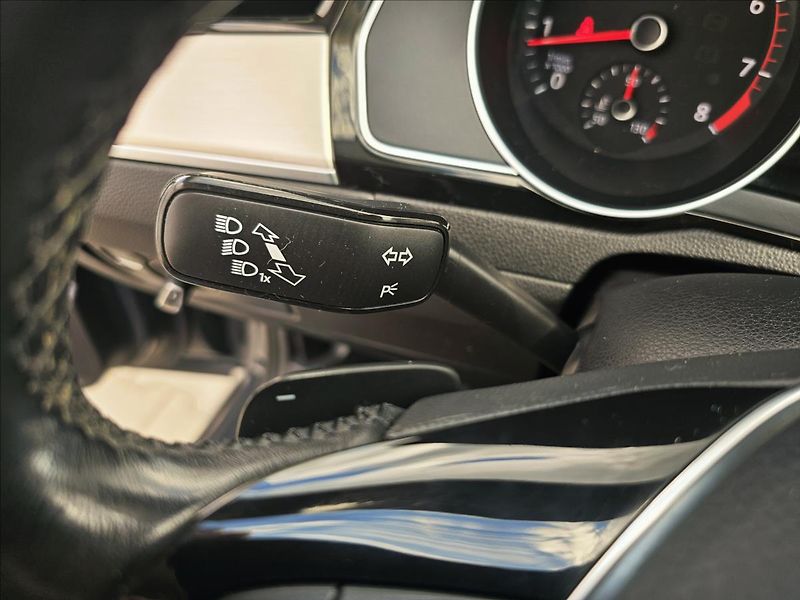 Volkswagen Passat VIII 1,4TSi DSG Highline - fotka 17 z 56
