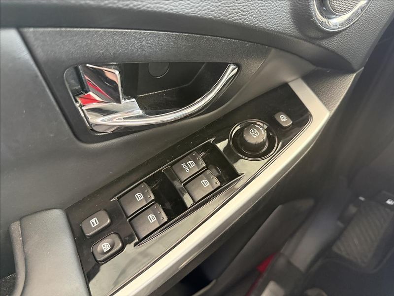 SsangYong Korando 2,0   110 kW,SERVISKA,4x4, - fotka 9 z 25