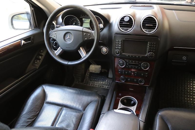 Mercedes-Benz GL 420CDI 4MATIC 225kW - fotka 31 z 48
