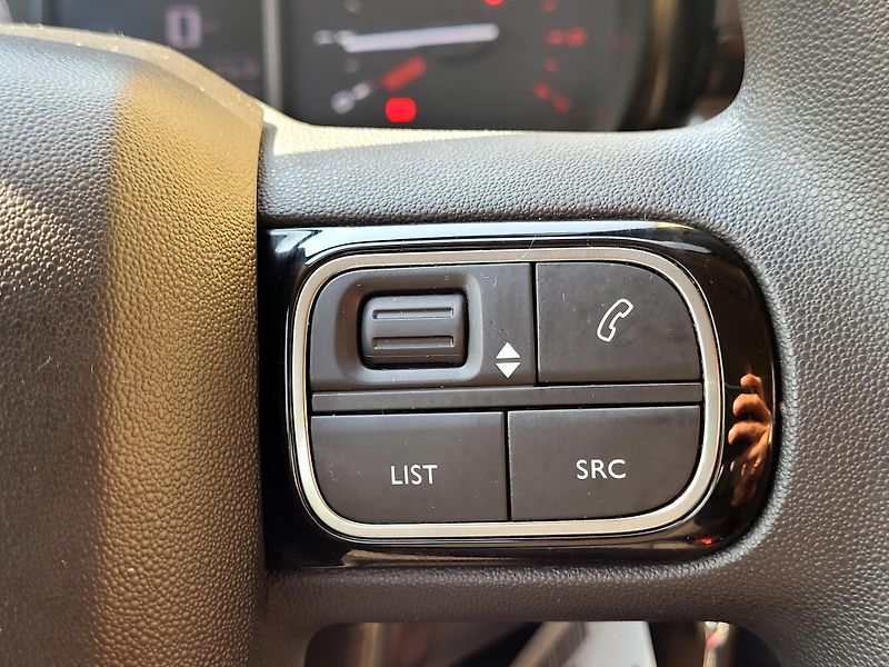 Citroën C3 1,2 110k Feel *SERV.KNIHA*   - fotka 37 z 44