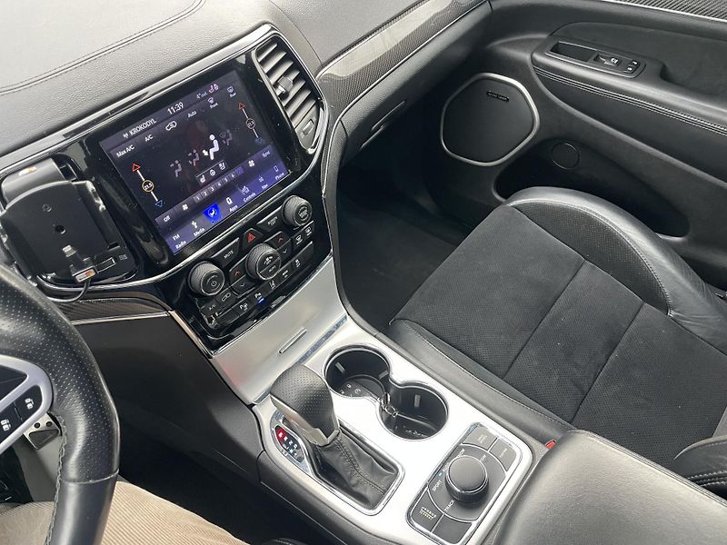 Jeep Grand Cherokee 6.4i 480PS HEMI SRT CZ 78000KM - fotka 185 z 187