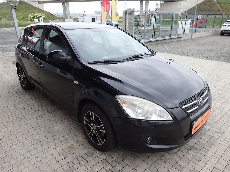 Kia Ceed 1.6 CRDI 10x AIRBAG, ZÁVĚS - fotka 3 z 16
