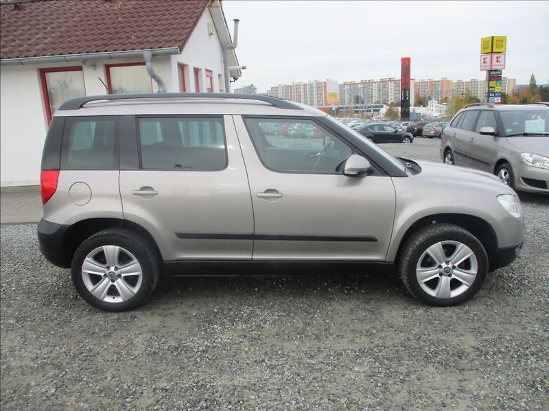 Škoda Yeti 1,4 TSI, servis, xenon, 1.maj, - fotka 4 z 30