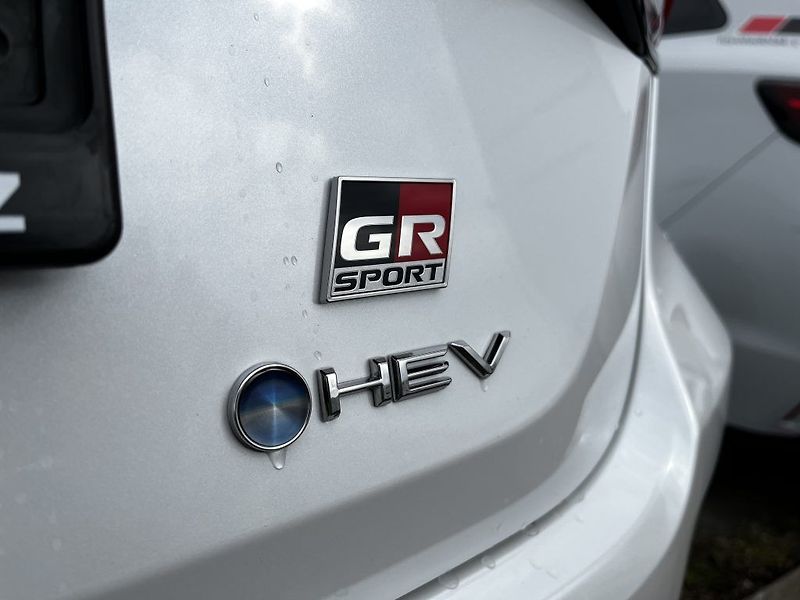Toyota Corolla 1.8Hybrid GR Sport ODBĚR IHNED - fotka 29 z 29