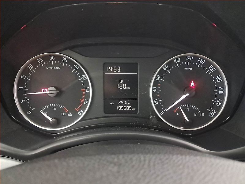Škoda Octavia (2011) 1.6 TDI, Tempomat - fotka 11 z 14