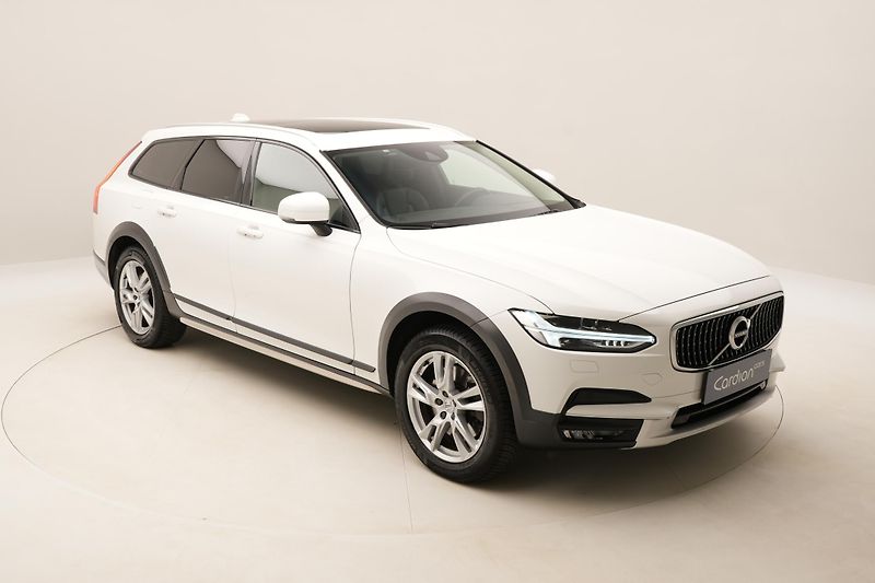 Volvo V90 CC T5 AWD MOMENTUM REZERVACE - fotka 16 z 46