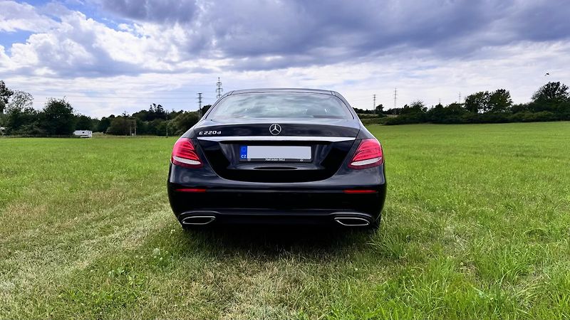 Mercedes-Benz Třídy E (2019) pravidelný servis, hezký stav - fotka 8 z 20