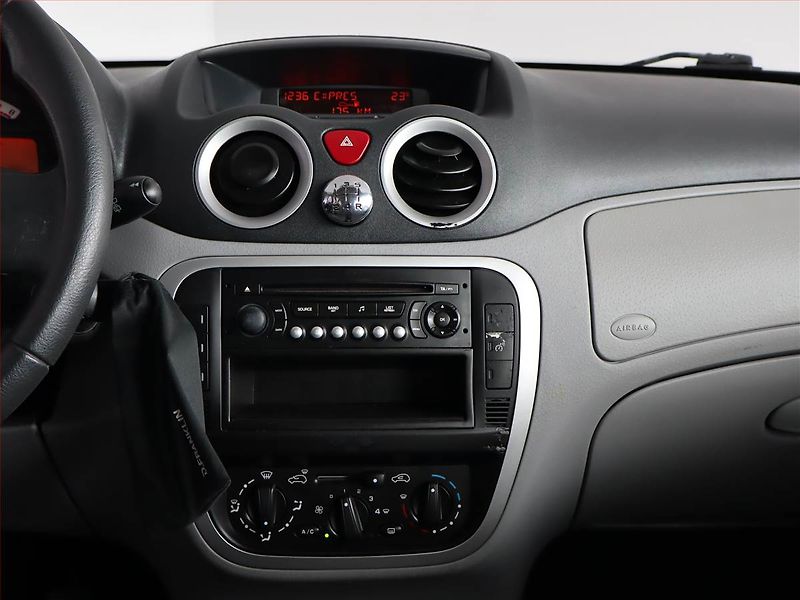 Citroën C3 (2007) Exclusive 1.1 i, po STK - fotka 12 z 14