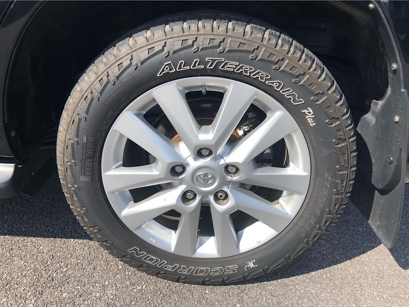 Toyota Land Cruiser 200 D-4D A/T 7 míst - fotka 14 z 30