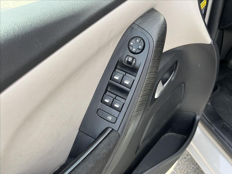 Citroën C4 SpaceTourer 1,5   HDi Feel 7 míst - fotka 20 z 21