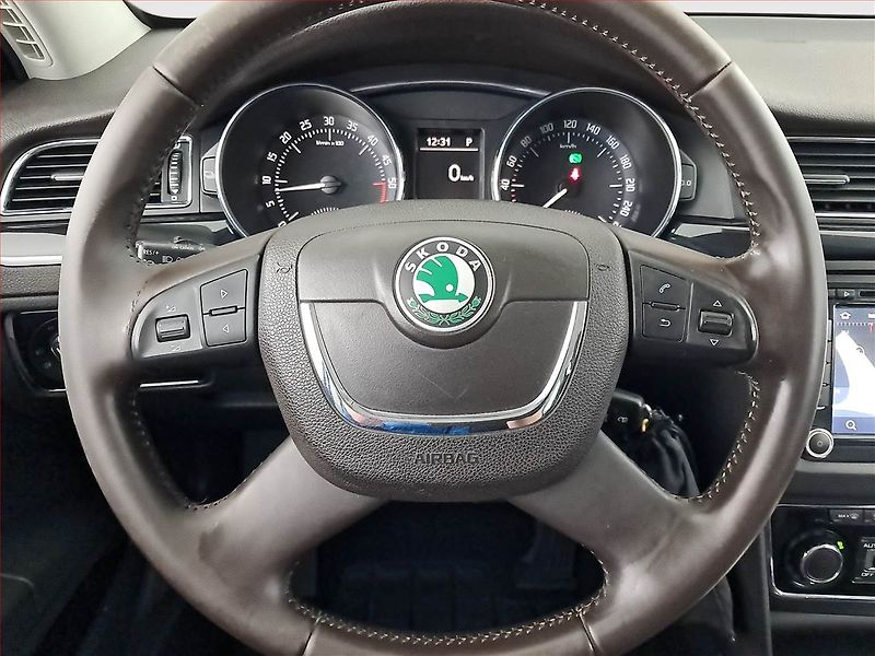 Škoda Superb (2012) Laurin&Klement 2.0 TDI - fotka 17 z 18