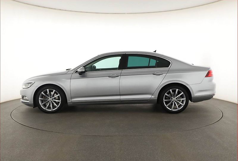 Volkswagen Passat (2019) 2.0 TSI - fotka 3 z 20