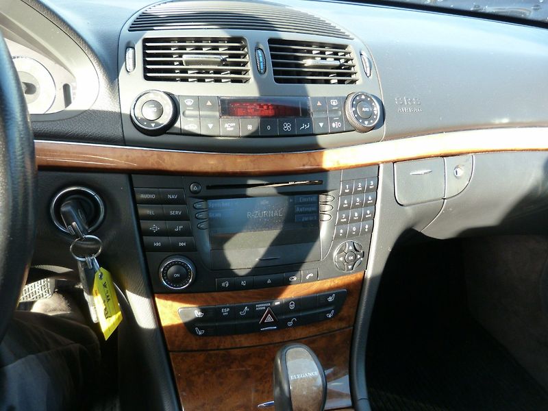 Mercedes-Benz 211 E320 3.2 I - fotka 20 z 23