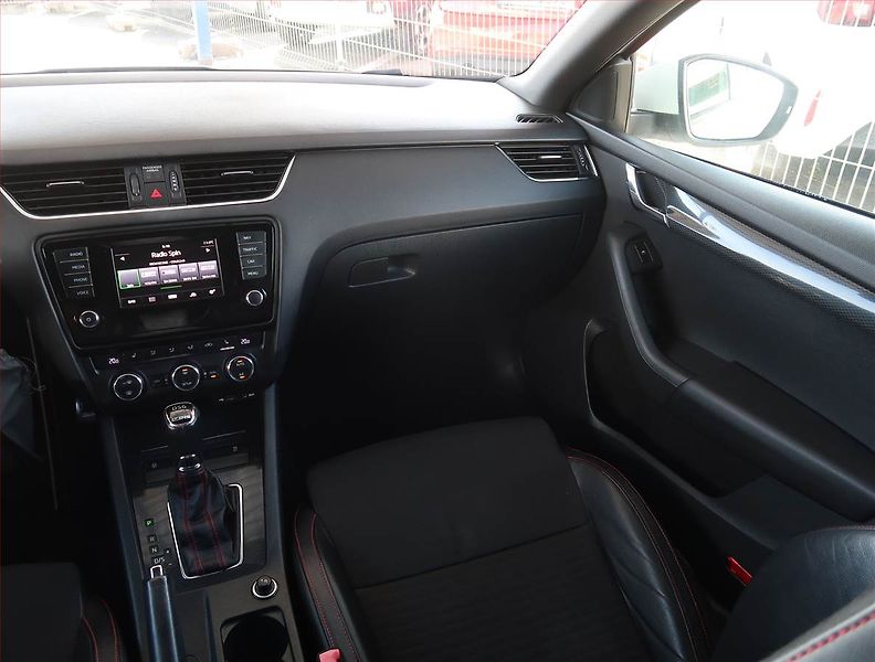 Škoda Octavia (2014) RS 2.0 TDI, Automat, Navi - fotka 8 z 22
