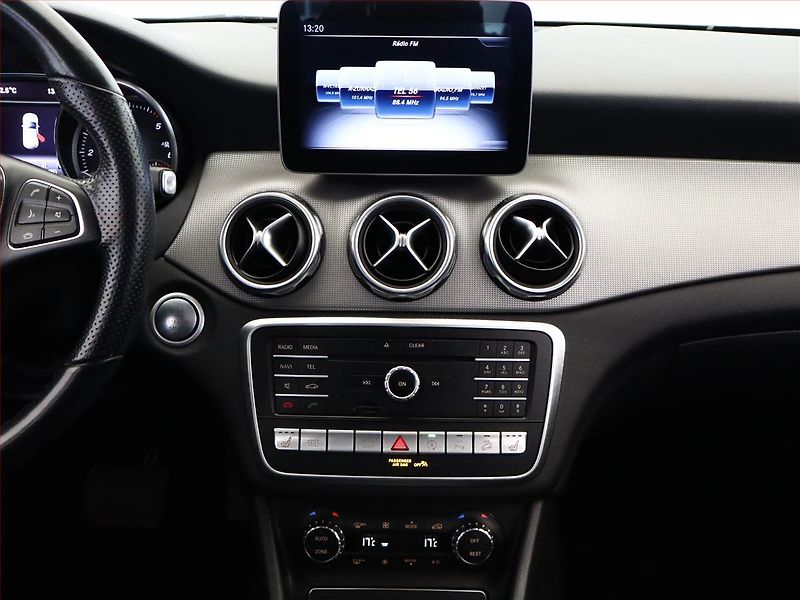 Mercedes-Benz GLA (2018) 200 d 4MATIC, 4X4 - fotka 10 z 19