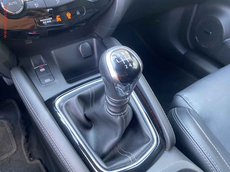 Nissan Qashqai (2020) 1.3TCe, 2.maj,ČR, Klima - fotka 16 z 18