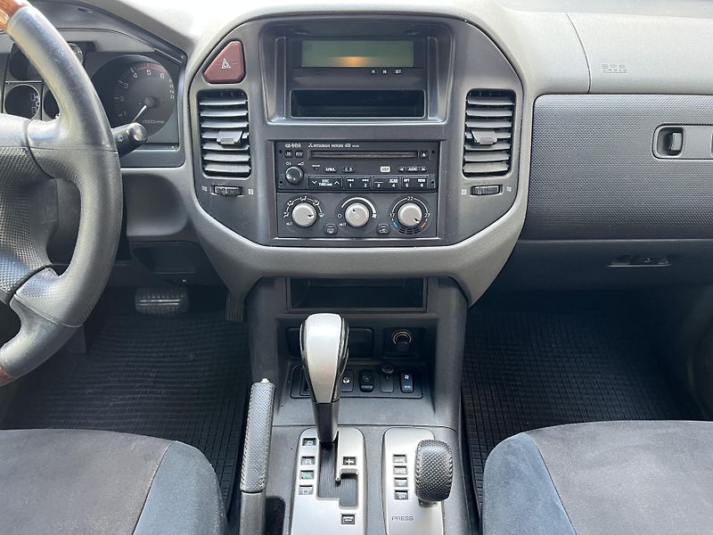 Mitsubishi Pajero 3.2 DID bez koroze - fotka 30 z 33