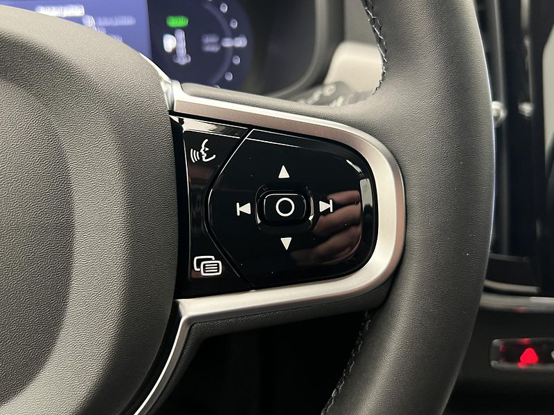 Volvo V90 T6 AWD RECHARGE CORE AUT  - fotka 26 z 47