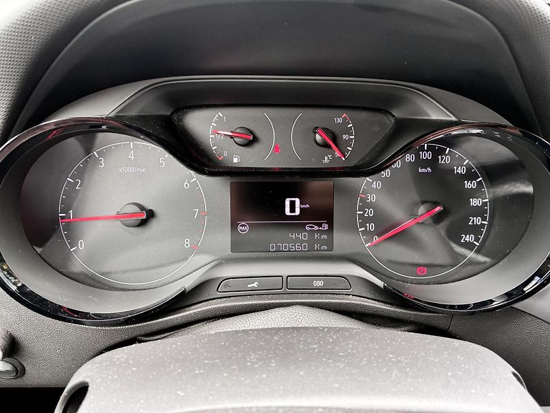 Opel Crossland 1,2T-81KW,LED,LIMITED,CARPLAY - fotka 17 z 30