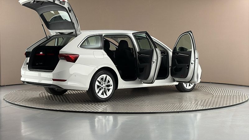 Škoda Octavia 2.0 TDI DSG Style Combi - fotka 6 z 27