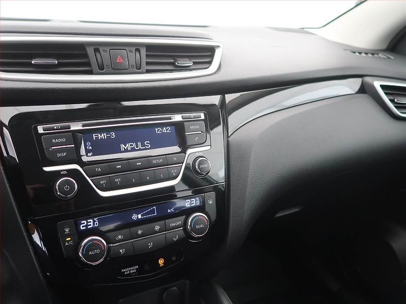 Nissan Qashqai (2015) Acenta 1.2 DIG-T, ČR,1.maj - fotka 17 z 17