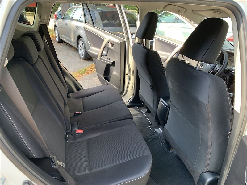 Toyota RAV4 2,2 D-4D AWD,ČR - fotka 23 z 25