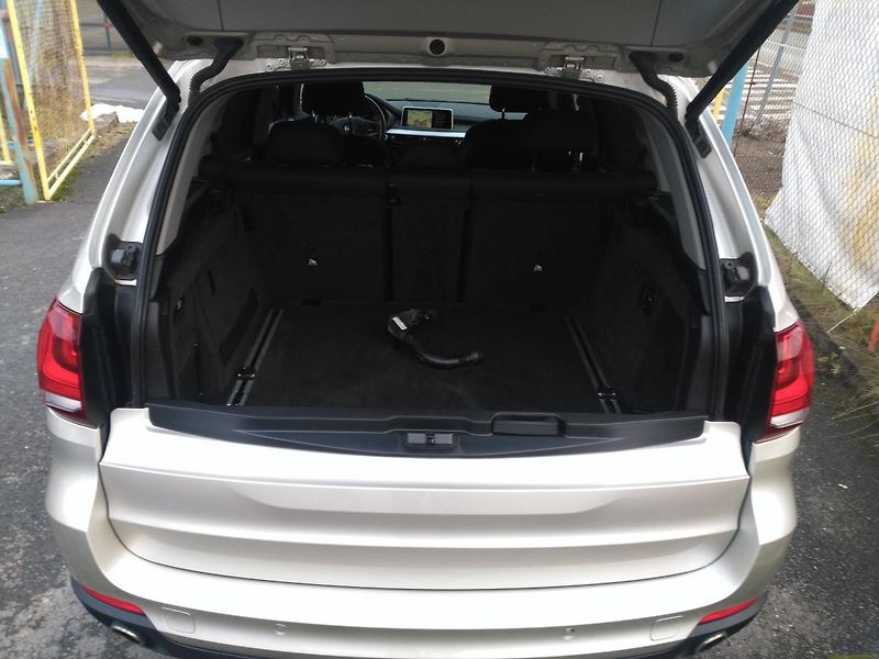 BMW X5 3,0d xDrive - fotka 5 z 36