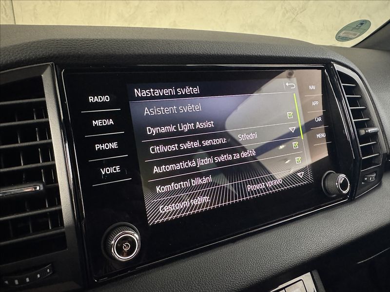 Škoda Karoq 2,0 TDi  Sportline LED Virtual - fotka 29 z 47