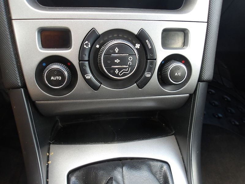 Peugeot 308 1,6i NAJ.170000km !!! - fotka 22 z 27