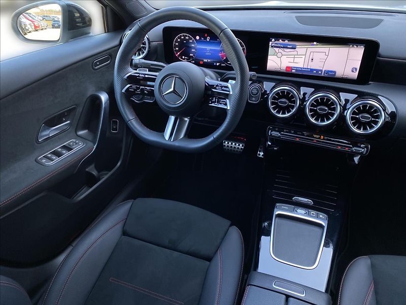 Mercedes-Benz Třídy A A 200 AMG sedan - fotka 13 z 27