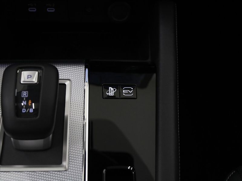Mitsubishi Outlander 2,4 PHEV AWD Instyle 12tkm! - fotka 17 z 31