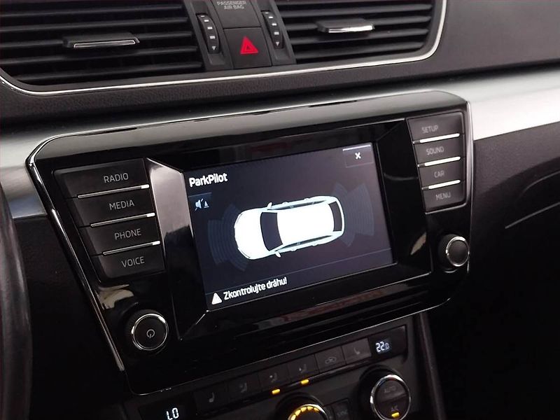 Škoda Superb (2016) Ambition 2.0 TDI, Bi-Xenony - fotka 20 z 20