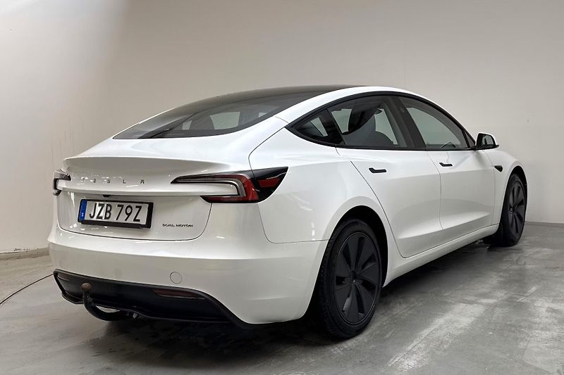 Tesla Model 3 Long Range AWD Highland Tažné - fotka 4 z 16