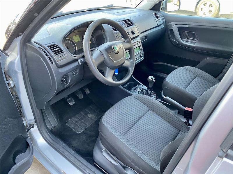 Škoda Fabia 1,6 TDI CR 55kW Active Combi - fotka 11 z 38