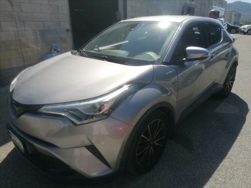 Toyota C-HR 1,8 i 72kw Hybrid e-CVT - fotka 1 z 29