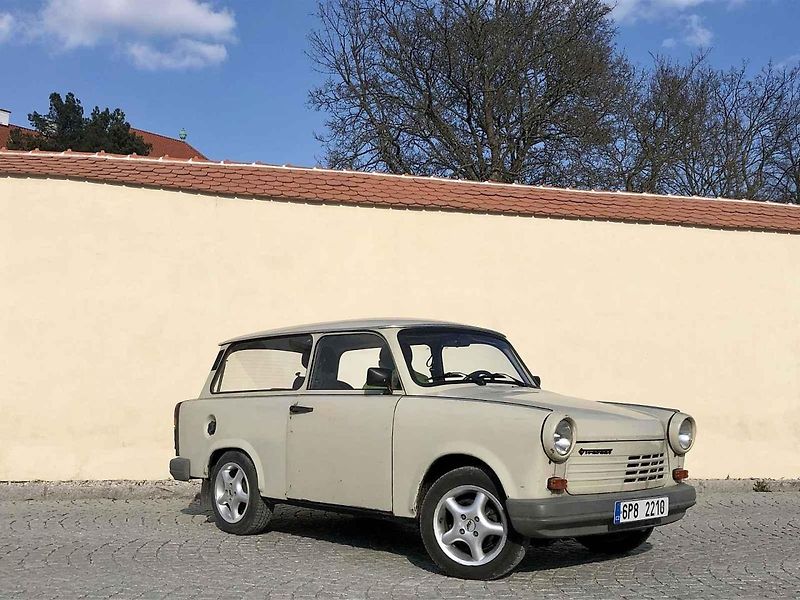 Tenhle Trabant je jeden z posledních vyrobených – únor 1990.