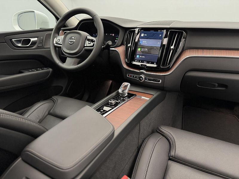 Volvo XC60 T8 AWD RECHARGE REZERVACE - fotka 4 z 46