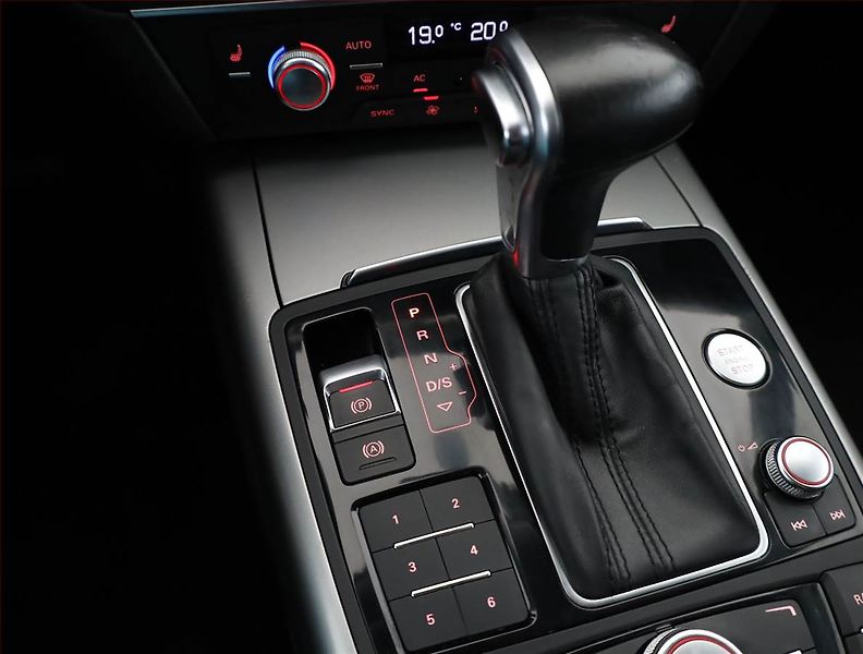 Audi A6 (2013) 3.0 TDI, 4X4, Automat, Xenony - fotka 14 z 18