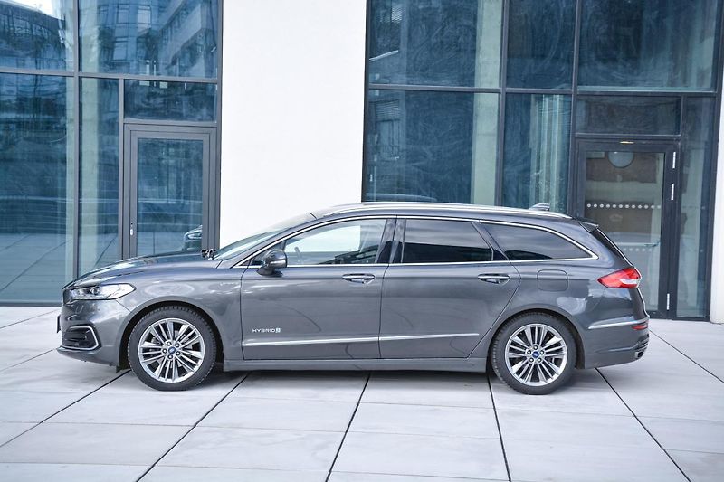 Ford Mondeo (2020) 2.0 187ps Hybrid ecvT VIGNALE - fotka 2 z 19