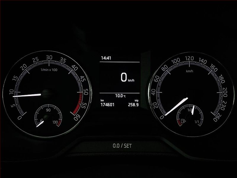 Škoda Octavia (2019) Elegance 1.6 TDI, Tempomat - fotka 11 z 18